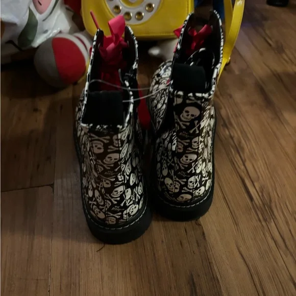 Betsy Johnson x torrid skull combat boots - Picture 4 of 6
